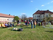Čarodějnické odpoledne s rodiči na školní zahradě